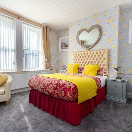 Valentine Lodge Over 21 Adult Couples Only Blackpool Bagian luar foto