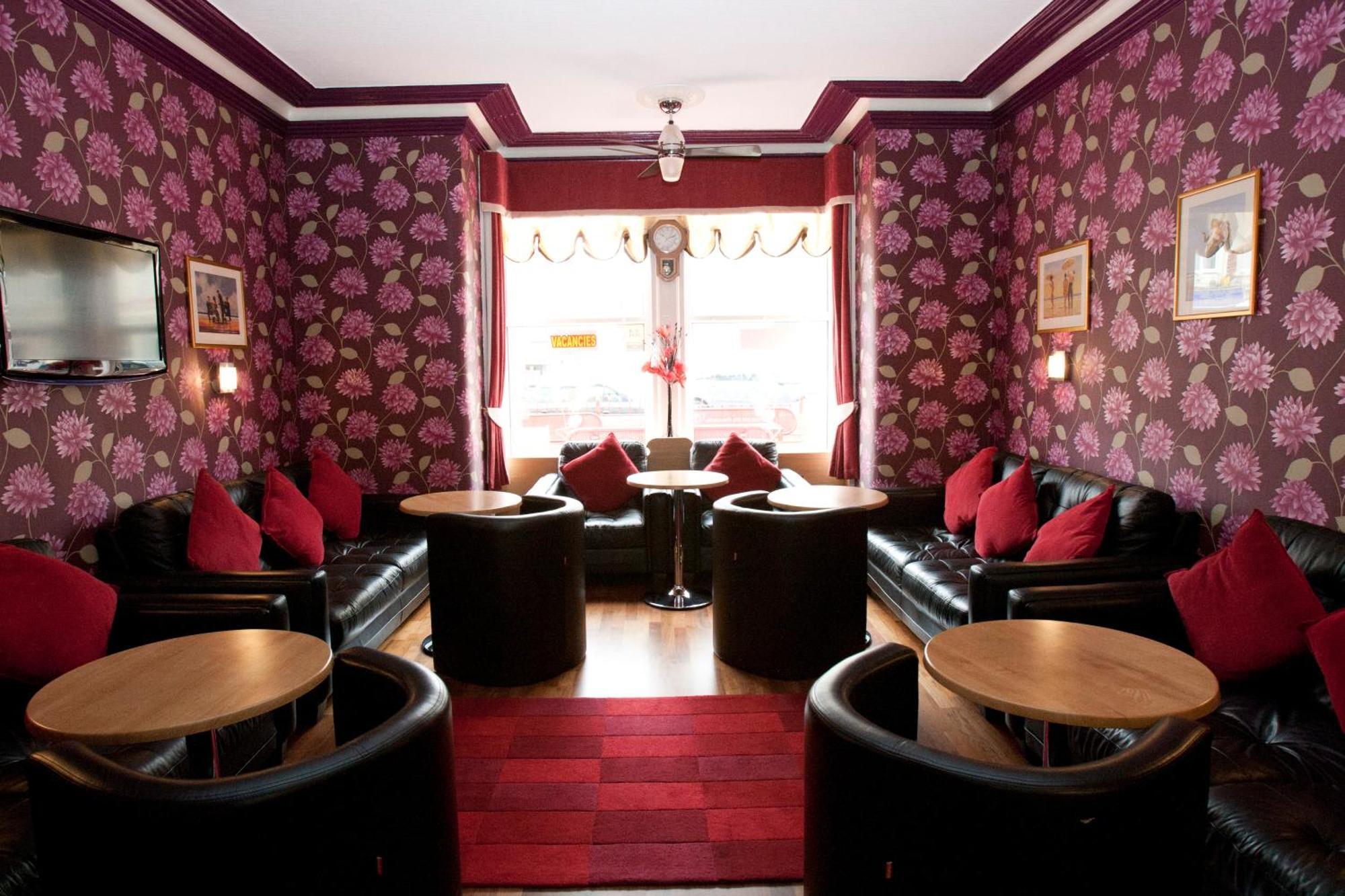 Valentine Lodge Over 21 Adult Couples Only Blackpool Bagian luar foto