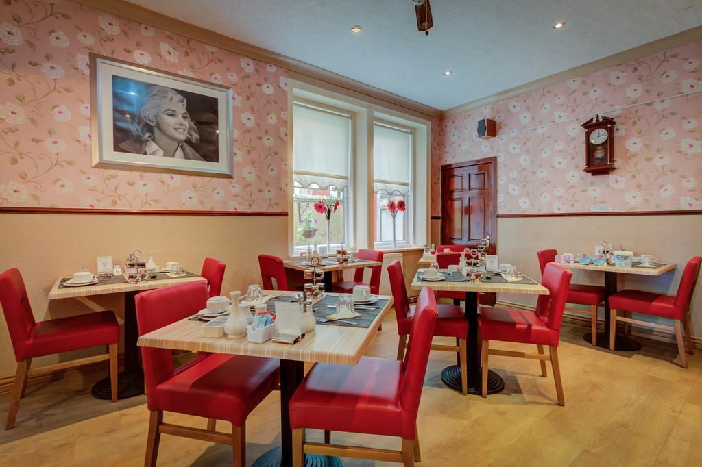 Valentine Lodge Over 21 Adult Couples Only Blackpool Bagian luar foto