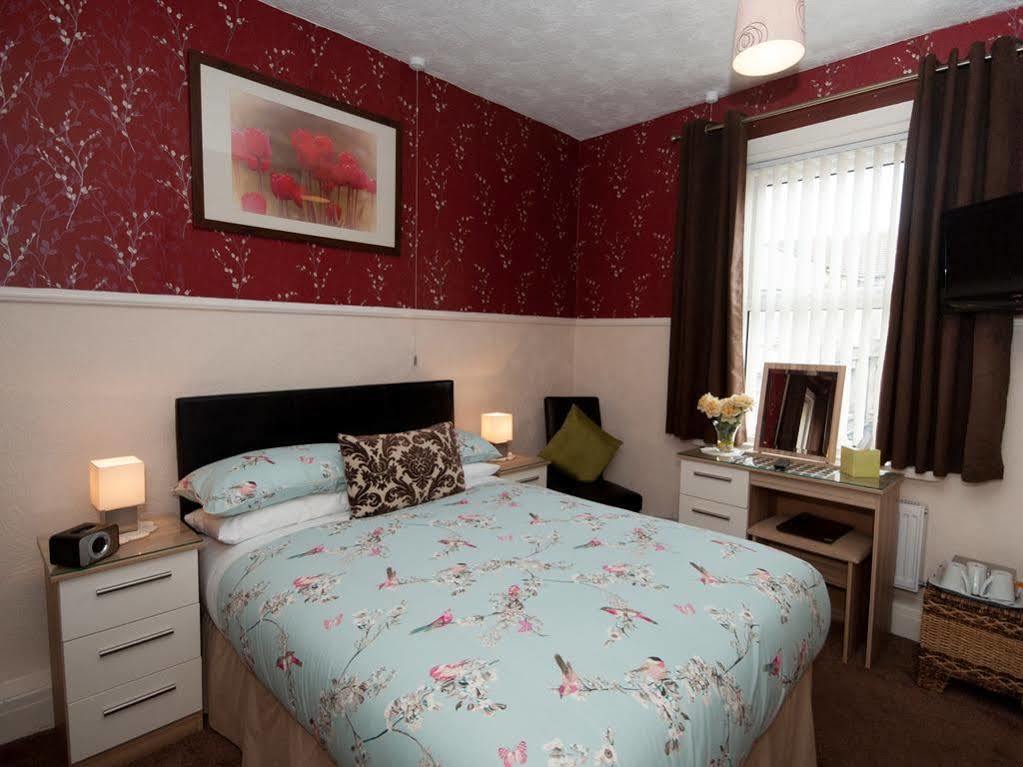 Valentine Lodge Over 21 Adult Couples Only Blackpool Bagian luar foto