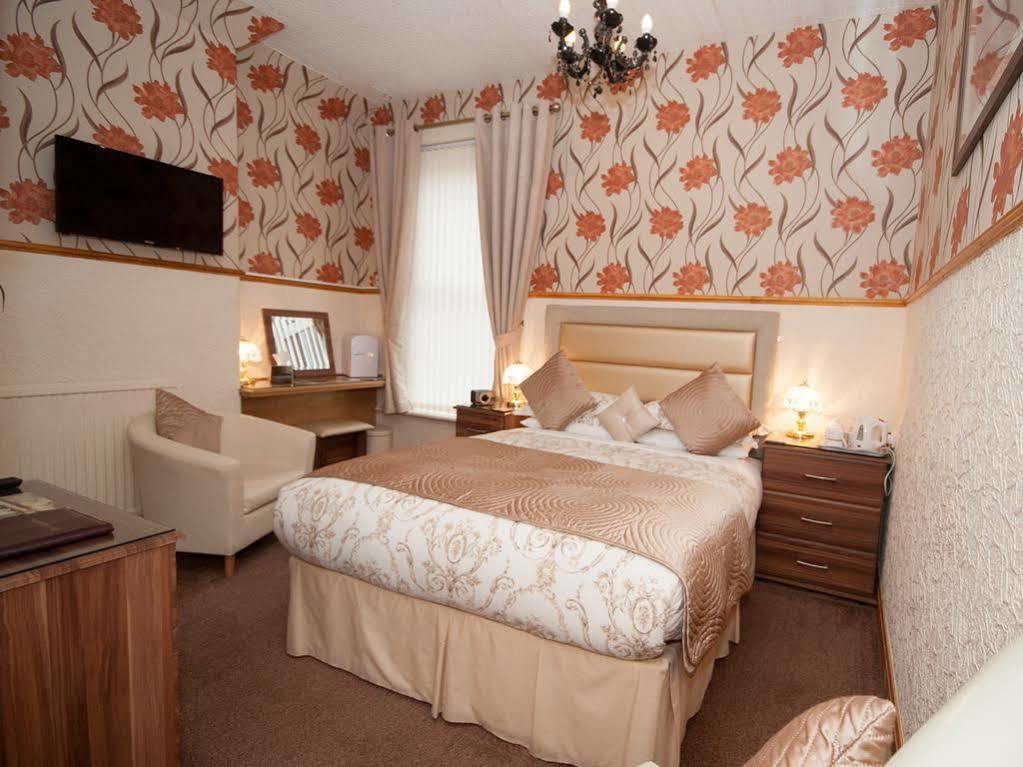 Valentine Lodge Over 21 Adult Couples Only Blackpool Bagian luar foto