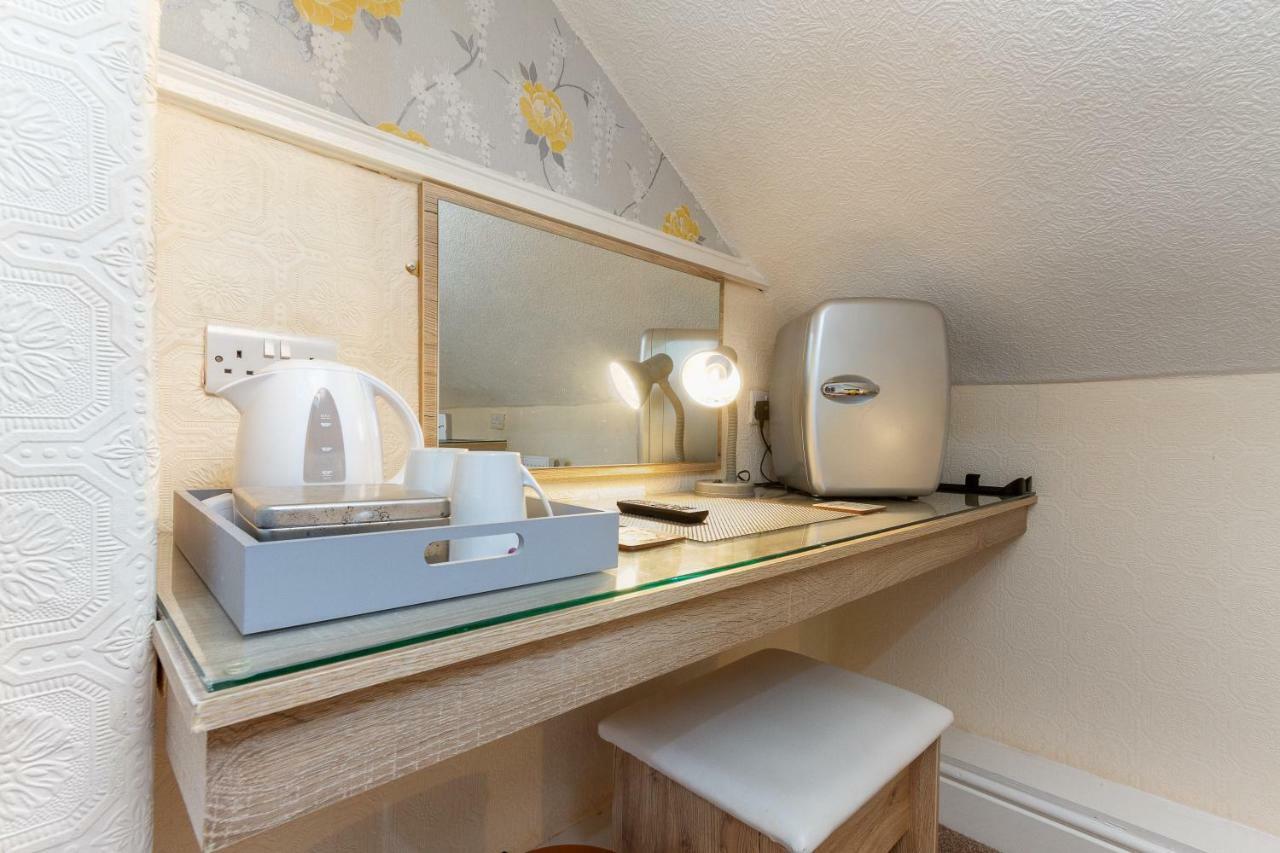Valentine Lodge Over 21 Adult Couples Only Blackpool Bagian luar foto