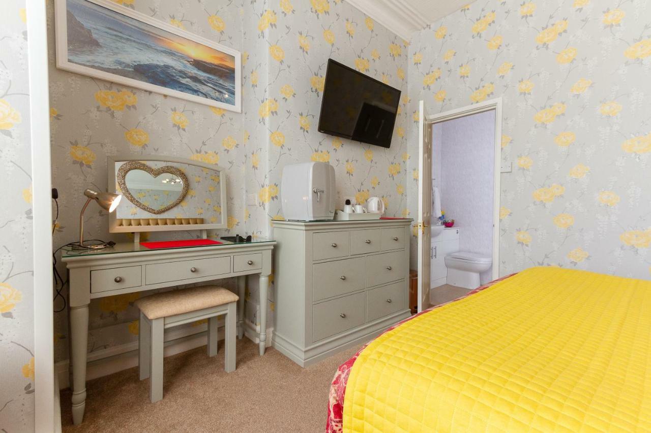 Valentine Lodge Over 21 Adult Couples Only Blackpool Bagian luar foto