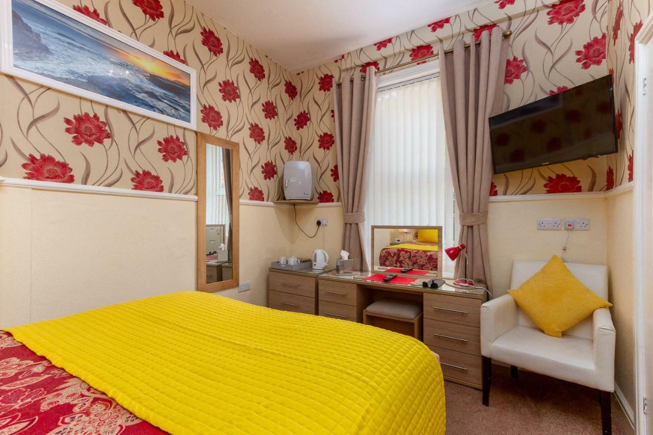 Valentine Lodge Over 21 Adult Couples Only Blackpool Bagian luar foto
