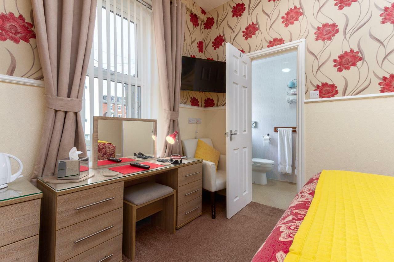 Valentine Lodge Over 21 Adult Couples Only Blackpool Bagian luar foto