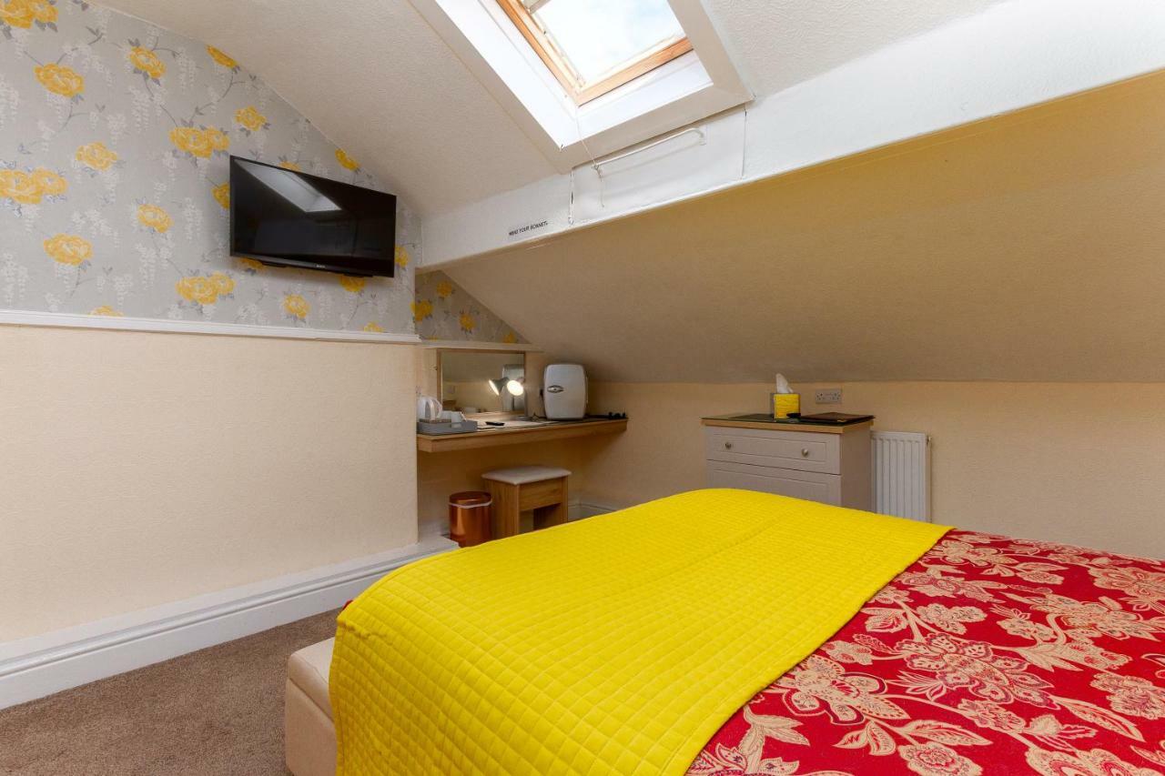 Valentine Lodge Over 21 Adult Couples Only Blackpool Bagian luar foto