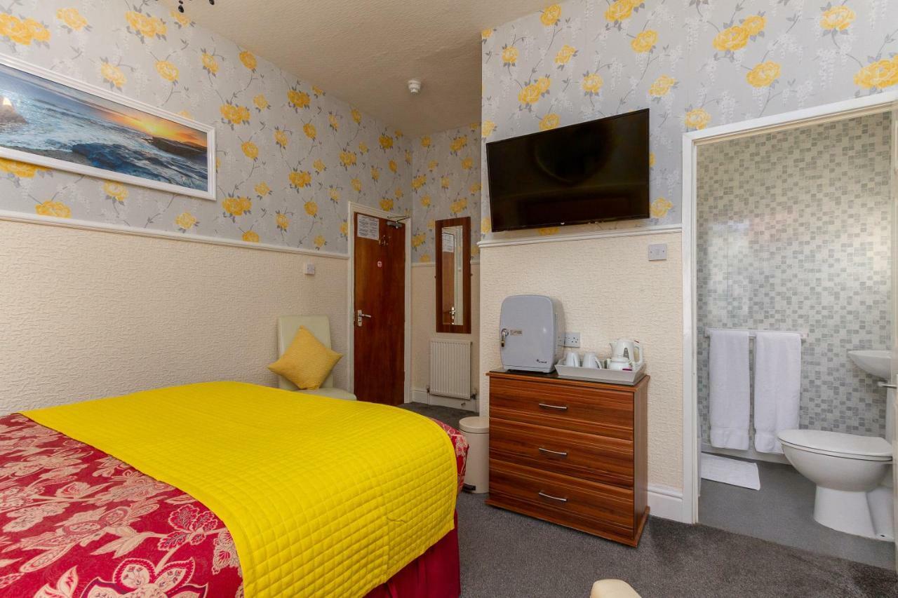Valentine Lodge Over 21 Adult Couples Only Blackpool Bagian luar foto