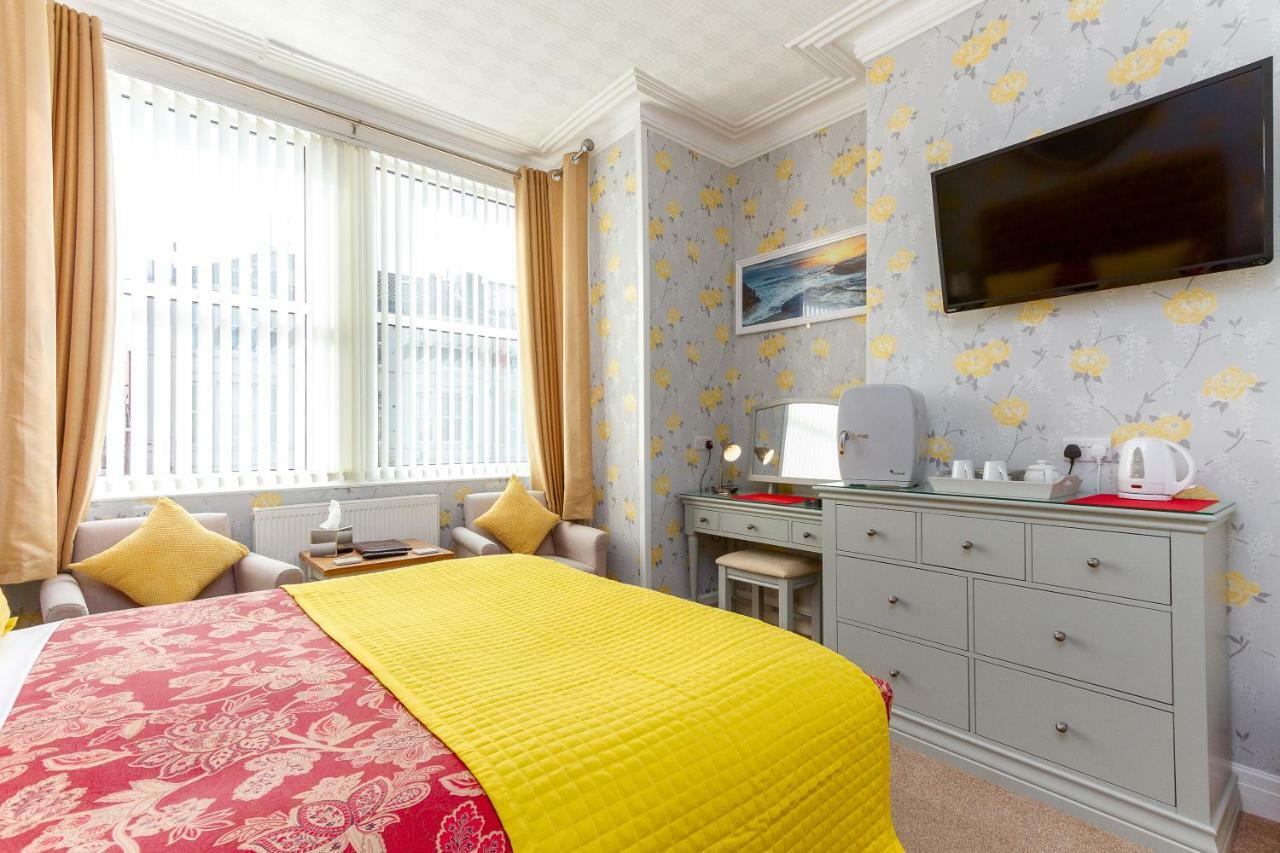 Valentine Lodge Over 21 Adult Couples Only Blackpool Bagian luar foto