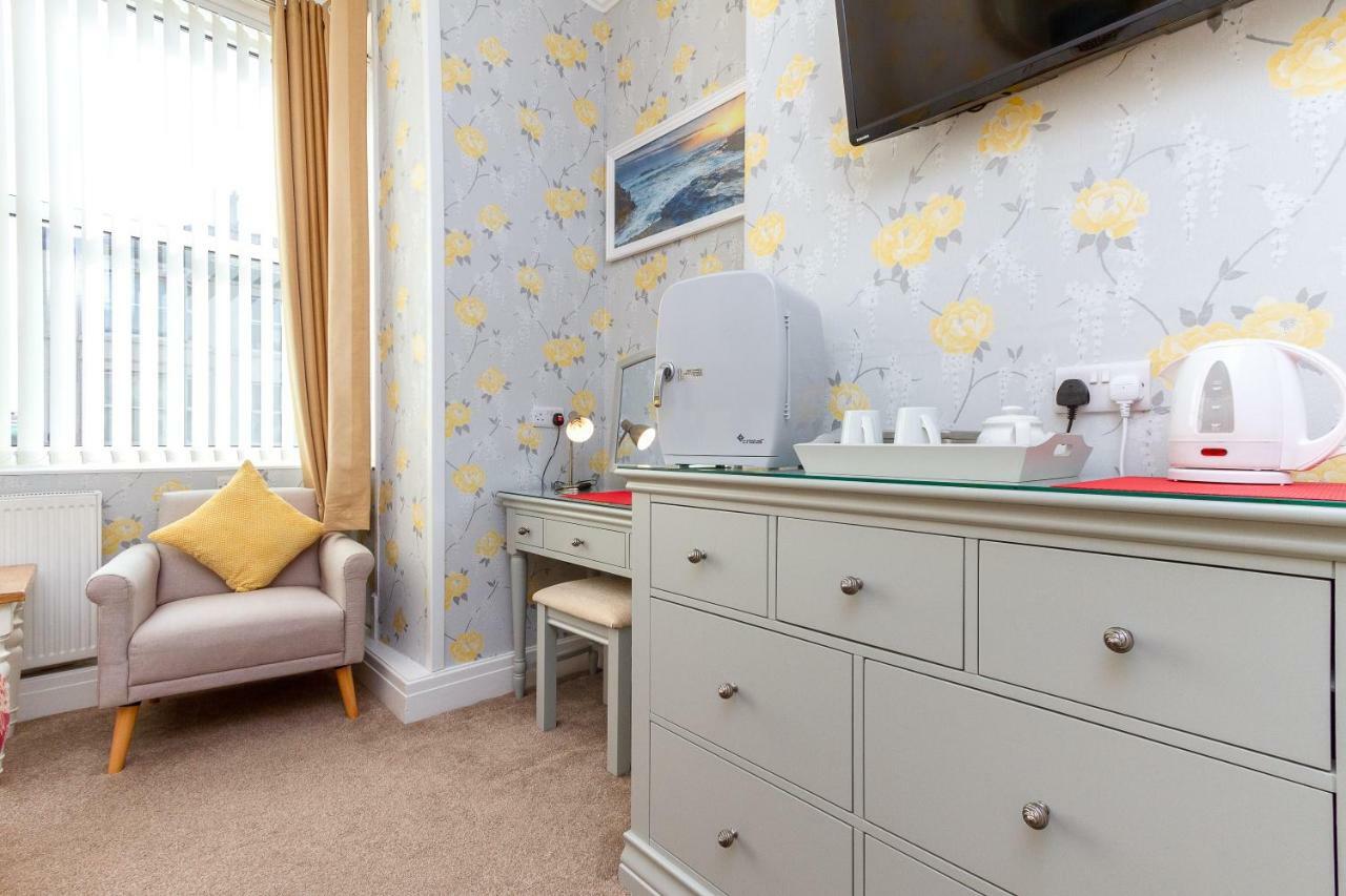 Valentine Lodge Over 21 Adult Couples Only Blackpool Bagian luar foto