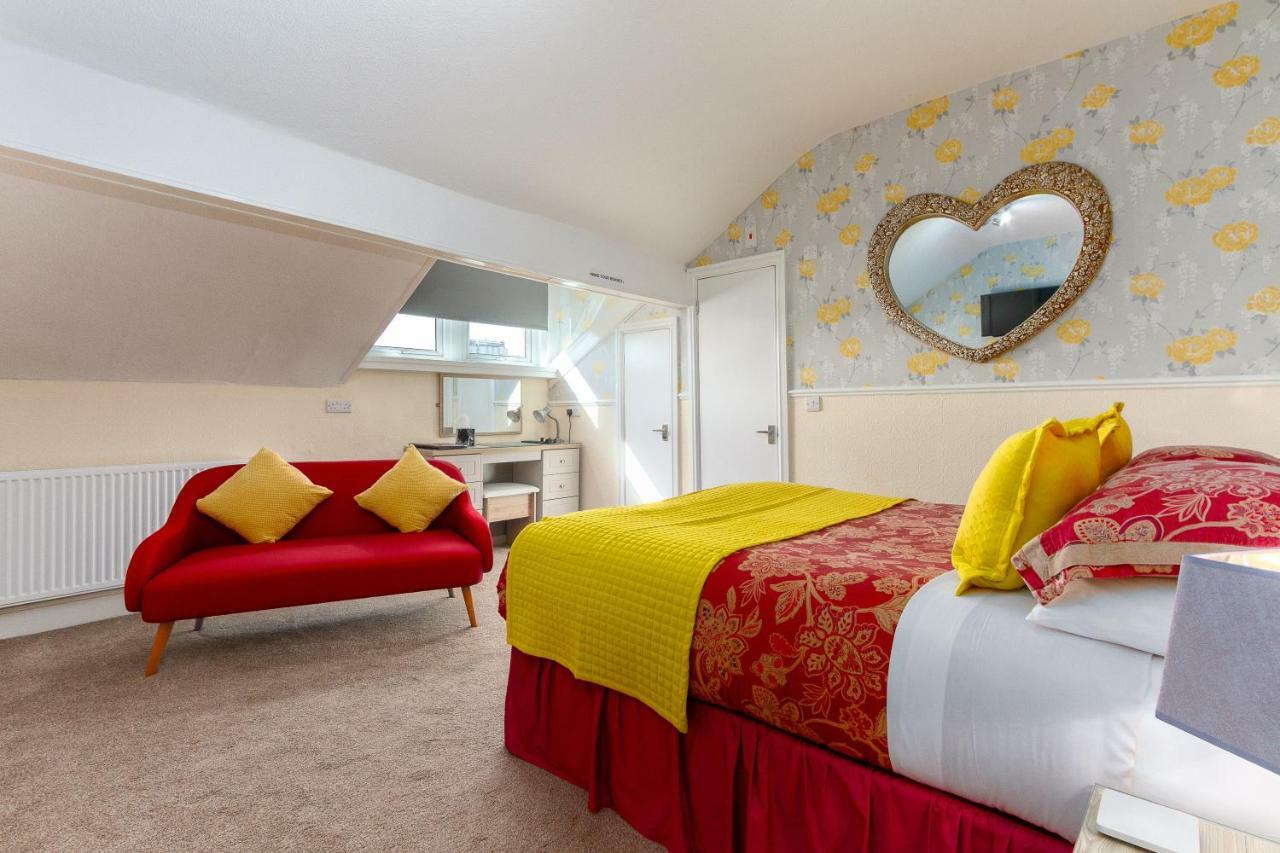 Valentine Lodge Over 21 Adult Couples Only Blackpool Bagian luar foto