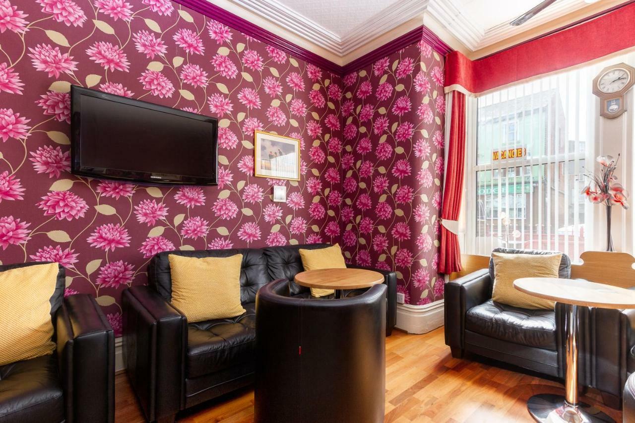 Valentine Lodge Over 21 Adult Couples Only Blackpool Bagian luar foto
