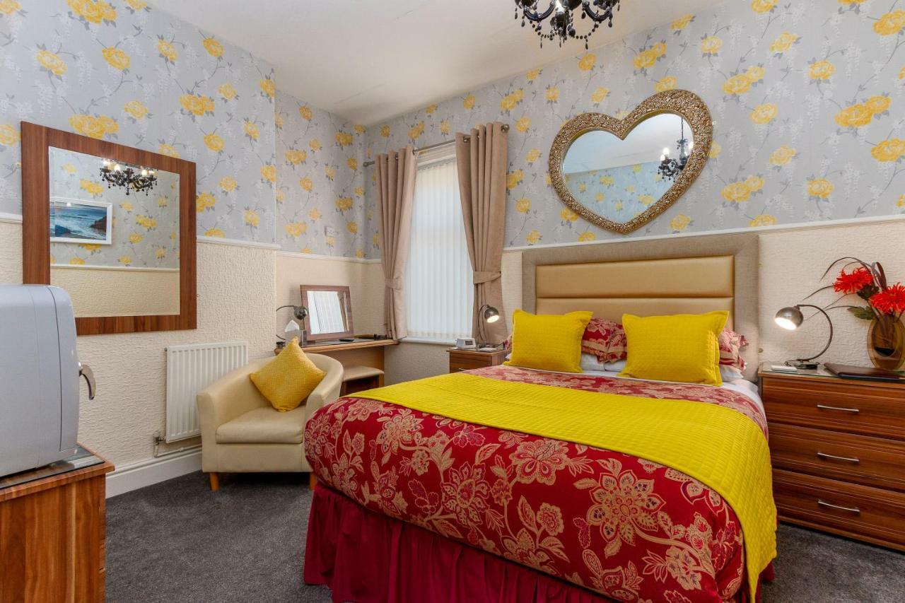 Valentine Lodge Over 21 Adult Couples Only Blackpool Bagian luar foto