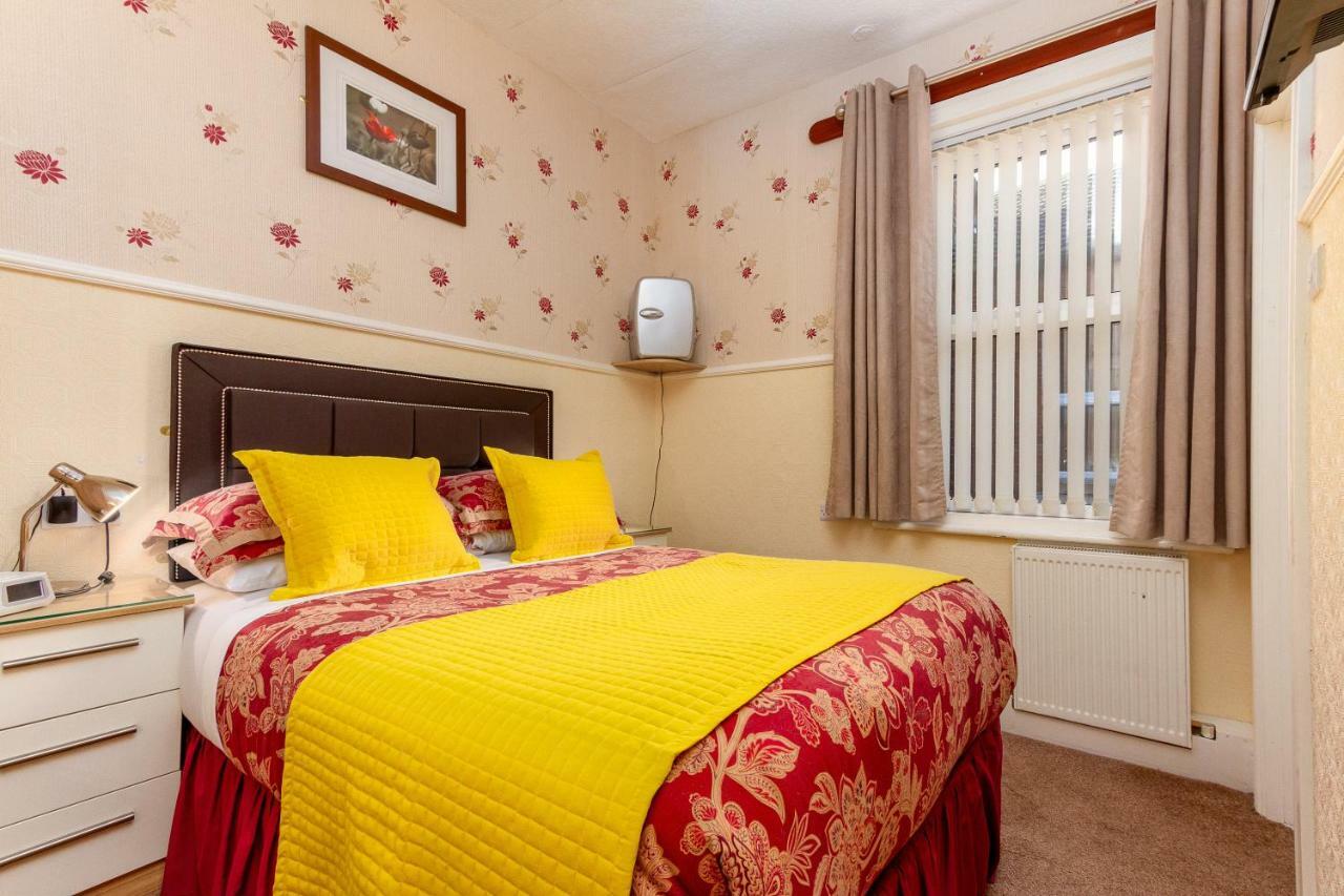 Valentine Lodge Over 21 Adult Couples Only Blackpool Bagian luar foto