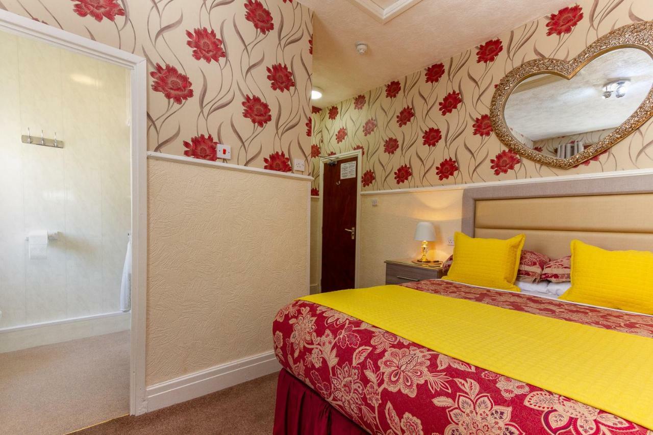 Valentine Lodge Over 21 Adult Couples Only Blackpool Bagian luar foto