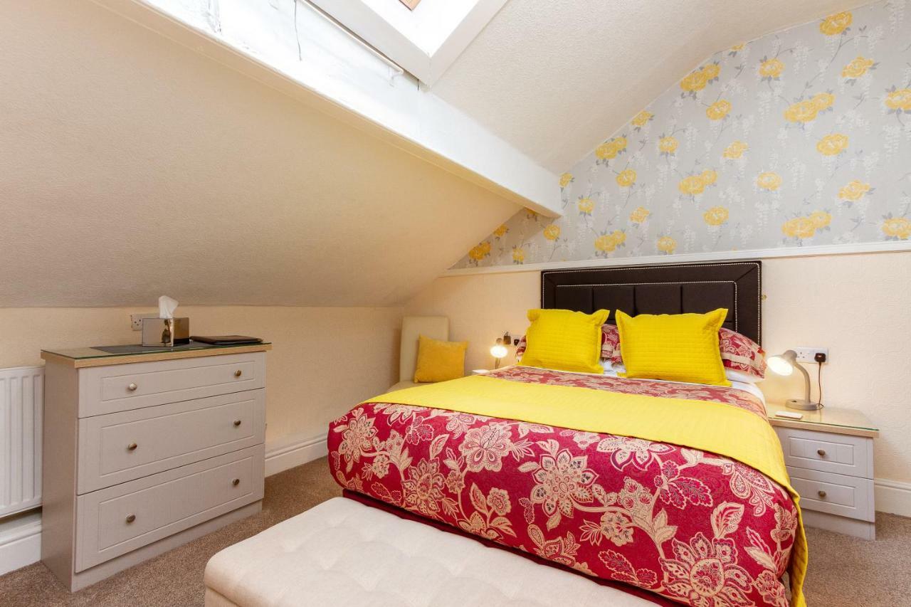 Valentine Lodge Over 21 Adult Couples Only Blackpool Bagian luar foto