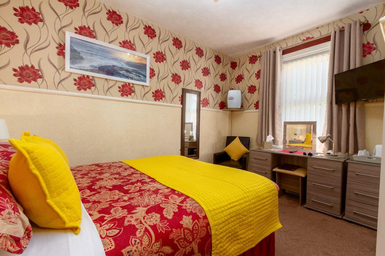 Valentine Lodge Over 21 Adult Couples Only Blackpool Bagian luar foto