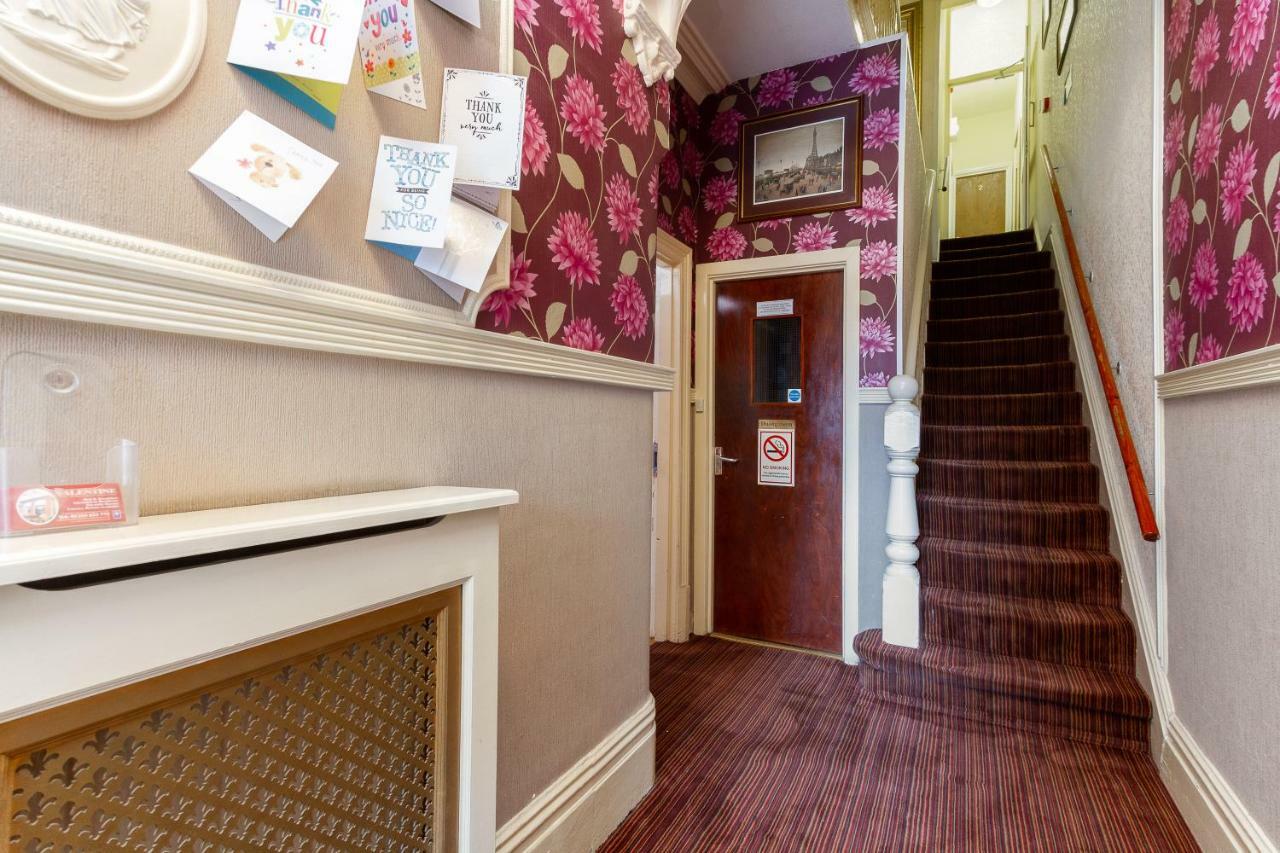 Valentine Lodge Over 21 Adult Couples Only Blackpool Bagian luar foto