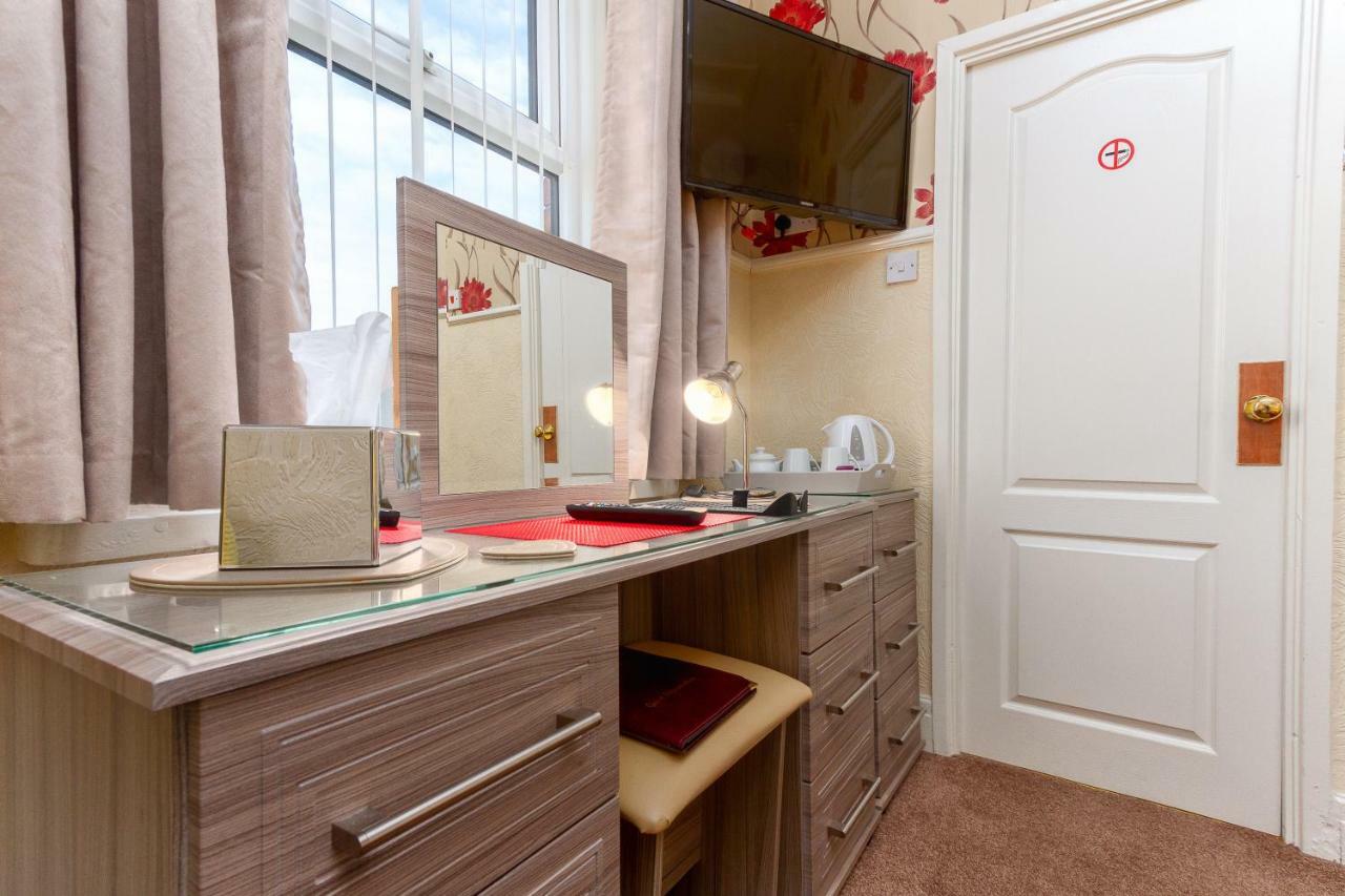 Valentine Lodge Over 21 Adult Couples Only Blackpool Bagian luar foto