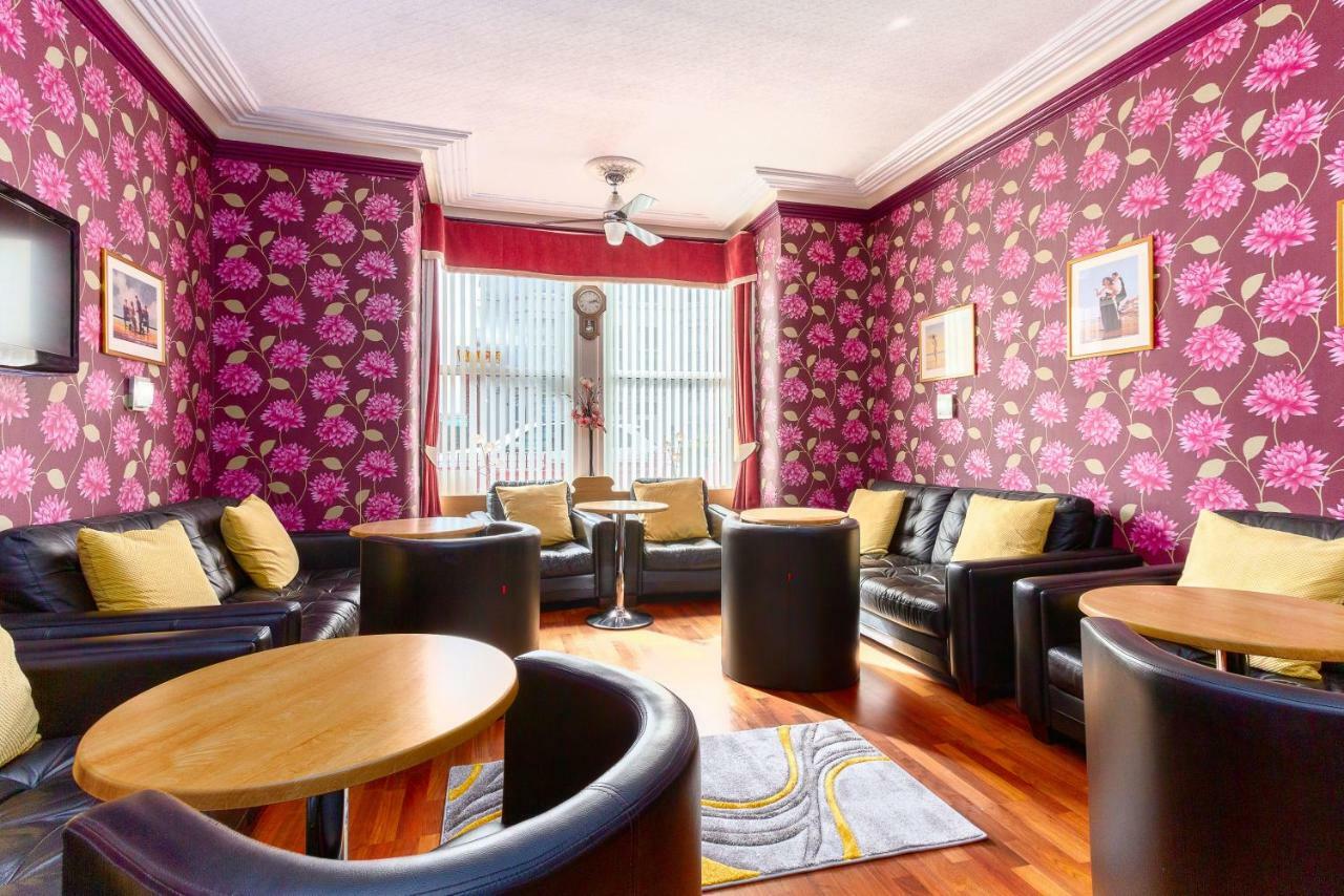 Valentine Lodge Over 21 Adult Couples Only Blackpool Bagian luar foto