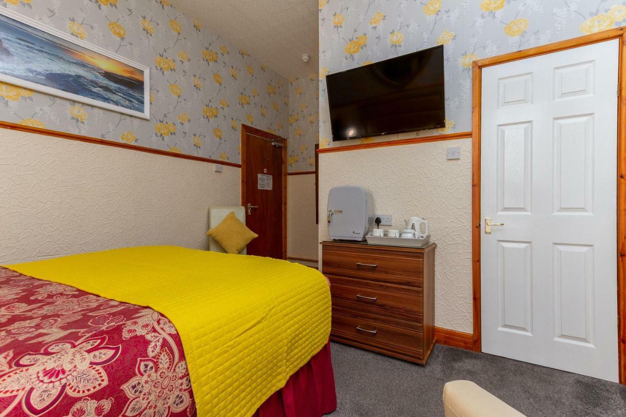 Valentine Lodge Over 21 Adult Couples Only Blackpool Bagian luar foto